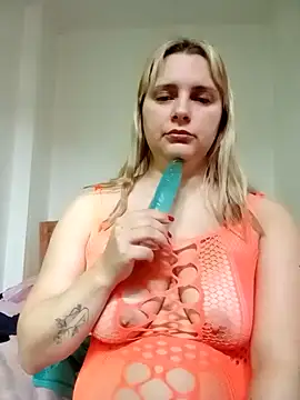 Snapshot of JessicaItalia chatting on October 19, 10:28 am JessicaItalia online show from October 19, 10:28 am