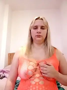 Snapshot of JessicaItalia chatting on October 18, 10:18 am JessicaItalia online show from October 18, 10:18 am