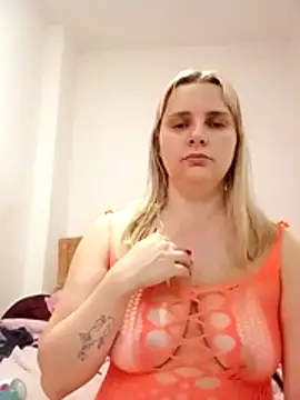 Snapshot of JessicaItalia chatting on October 23, 9:15 am JessicaItalia online show from October 23, 9:15 am