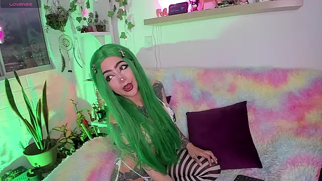 sarahminage  online show from February 3, 11:18 pm