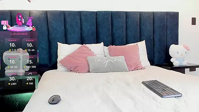 Snapshot of niia7 chatting on October 2, 8:03 pm niia7 online show from October 2, 8:03 pm