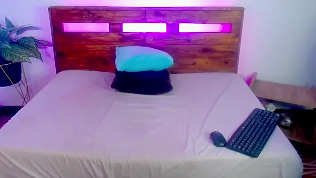 Snapshot of Yeseniaa25_ chatting on September 18, 6:28 pm Yeseniaa25 online show from September 18, 6:28 pm