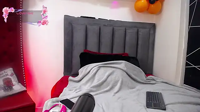 Snapshot of EmmaJhomson chatting on October 14, 8:22 pm EmmaJhomson online show from October 14, 8:22 pm