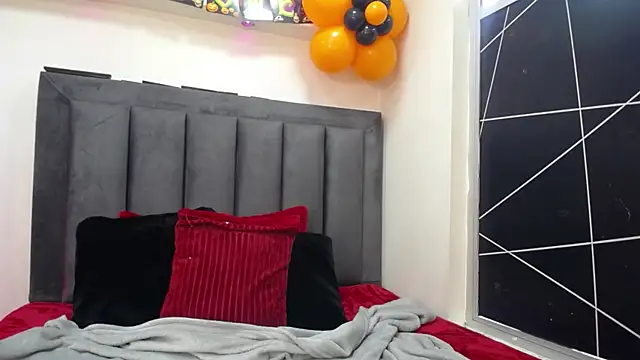 Snapshot of EmmaJhomson chatting on October 8, 8:46 pm EmmaJhomson online show from October 8, 8:46 pm