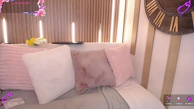 Snapshot of EmmaJhomson chatting on September 22, 8:07 pm EmmaJhomson online show from September 22, 8:07 pm