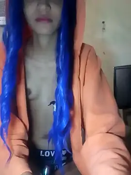 Snapshot of famousfox-69 chatting on October 4, 10:47 pm famousfox-69 online show from October 4, 10:47 pm