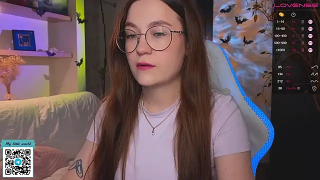 mia here online show from October 30, 12:39 pm