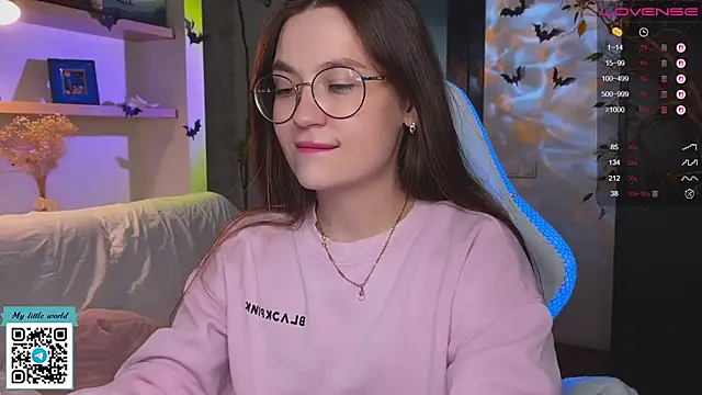 mia here online show from October 29, 12:20 pm