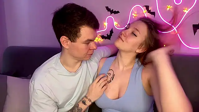 julielourens online show from October 24, 9:16 am