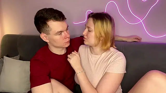 julielourens online show from November 8, 8:08 am