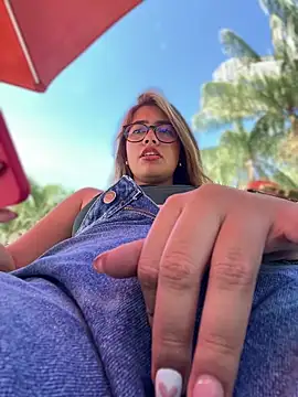 Snapshot of sara_calderon chatting on September 27, 2:02 pm sara calderon online show from September 27, 2:02 pm