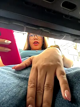 Snapshot of sara_calderon chatting on September 24, 1:21 pm sara calderon online show from September 24, 1:21 pm