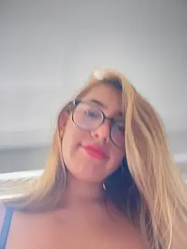 Snapshot of sara_calderon chatting on October 11, 1:36 pm sara calderon online show from October 11, 1:36 pm