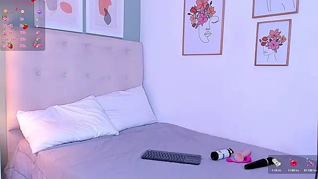 Evaa Lunna  online show from September 30, 8:24 pm