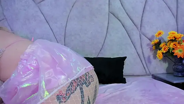 Snapshot of Pamela_Squirtt chatting on October 9, 2:10 pm Pamela Squirtt online show from October 9, 2:10 pm