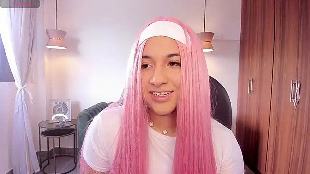 DANDARA THOM online show from September 21, 7:45 pm