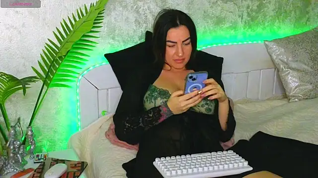 Aelorya online show from December 5, 7:37 pm