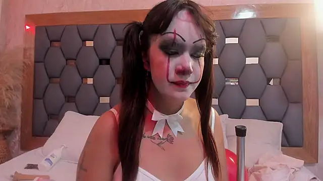 Snapshot of juliette_pretty_ chatting on October 17, 8:56 pm juliette pretty  online show from October 17, 8:56 pm