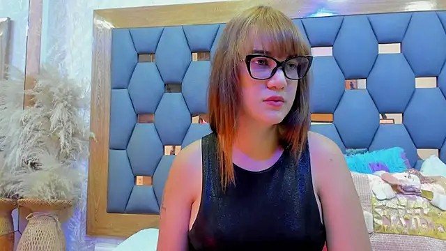 juliette pretty  online show from December 18, 7:40 pm