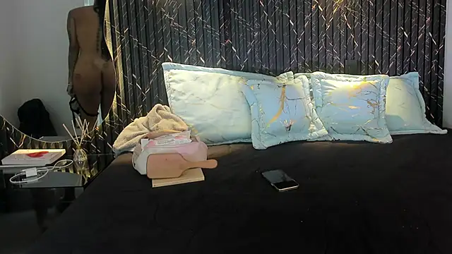 ZOETTAYLOR online show from October 16, 7:27 pm