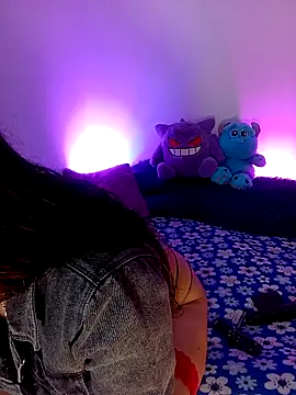 Snapshot of Fox_Roxxan chatting on October 27, 12:17 am Fox Roxxan online show from October 27, 12:17 am