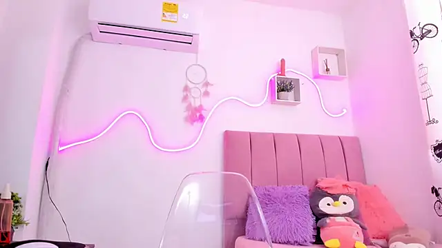 Snapshot of Alaya_luna chatting on October 11, 3:15 pm Alaya luna online show from October 11, 3:15 pm