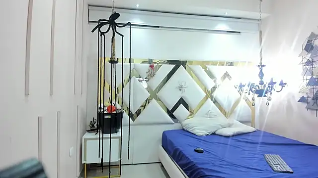 Sweet Lucyy online show from October 31, 5:20 am