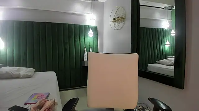 Sweet Lucyy online show from September 30, 4:07 am