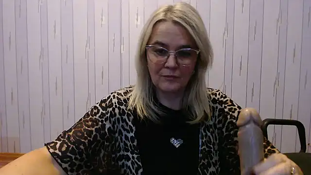 EleanoraDream online show from November 6, 2:45 pm