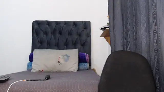 Busty-Caramel online show from September 11, 4:57 am