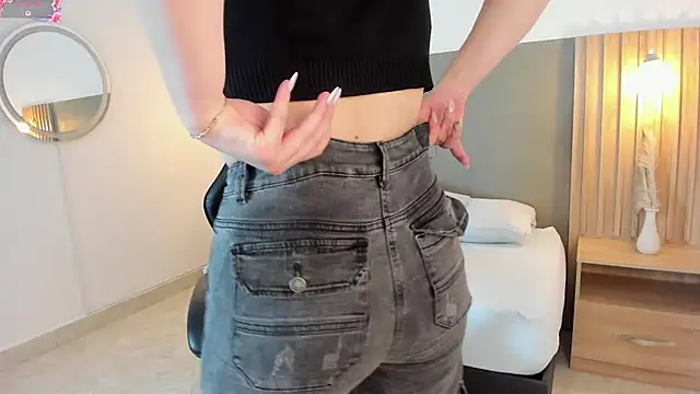 Snapshot of emma_fhox chatting on September 24, 2:32 am emma fhox online show from September 24, 2:32 am