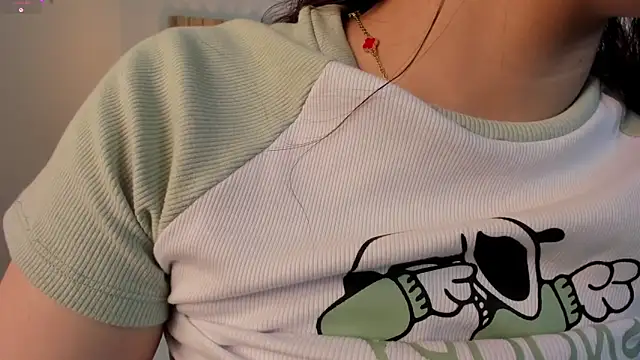 Snapshot of emma_fhox chatting on October 17, 2:37 am emma fhox online show from October 17, 2:37 am