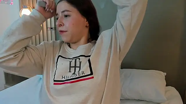 Snapshot of emma_fhox chatting on October 8, 2:27 am emma fhox online show from October 8, 2:27 am