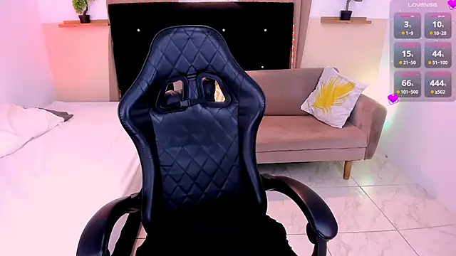 Snapshot of Sarah_Brooke chatting on October 23, 6:36 pm Sarah Brooke online show from October 23, 6:36 pm