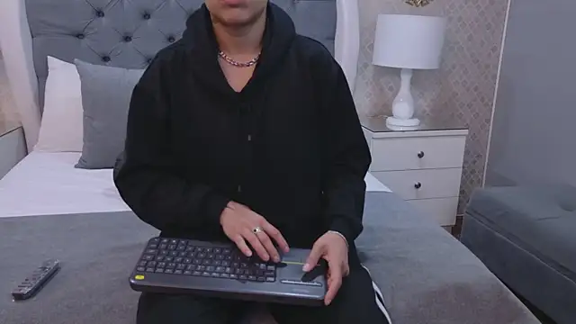 Snapshot of ZoeKrug chatting on October 20, 12:52 pm ZoeKrug online show from October 20, 12:52 pm