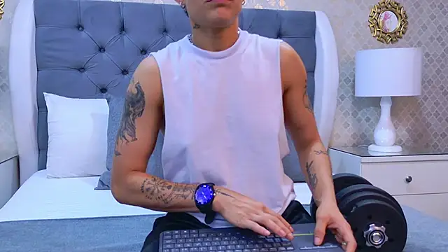 Snapshot of ZoeKrug chatting on October 30, 12:06 pm ZoeKrug online show from October 30, 12:06 pm