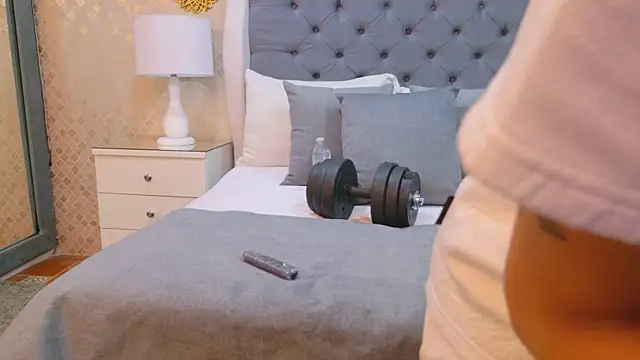 Snapshot of ZoeKrug chatting on October 6, 11:38 am ZoeKrug online show from October 6, 11:38 am