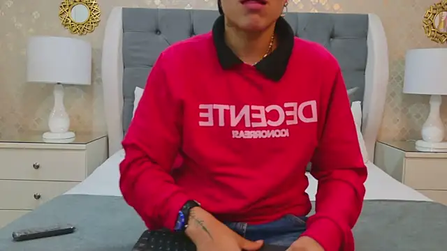 Snapshot of ZoeKrug chatting on October 31, 12:09 pm ZoeKrug online show from October 31, 12:09 pm