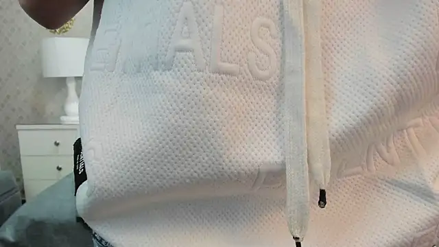 Snapshot of ZoeKrug chatting on September 30, 11:49 am ZoeKrug online show from September 30, 11:49 am