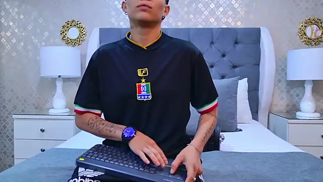 Snapshot of ZoeKrug chatting on October 28, 11:49 am ZoeKrug online show from October 28, 11:49 am