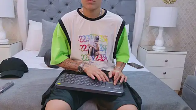 Snapshot of ZoeKrug chatting on September 27, 12:23 pm ZoeKrug online show from September 27, 12:23 pm