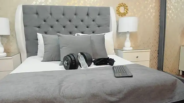 Snapshot of ZoeKrug chatting on October 4, 11:49 am ZoeKrug online show from October 4, 11:49 am