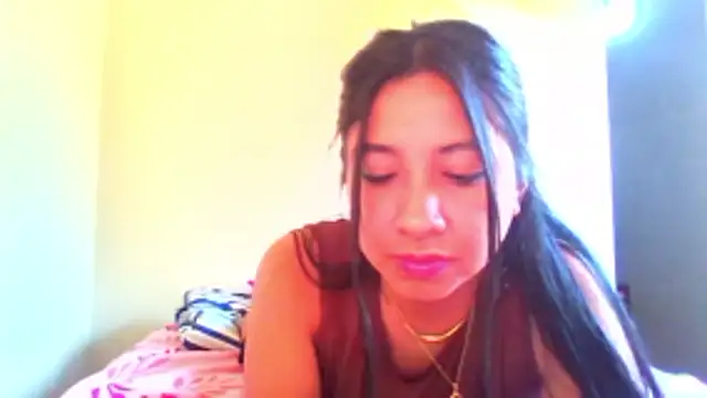 Snapshot of honeysweet111 chatting on October 31, 10:25 pm honeysweet111 online show from October 31, 10:25 pm