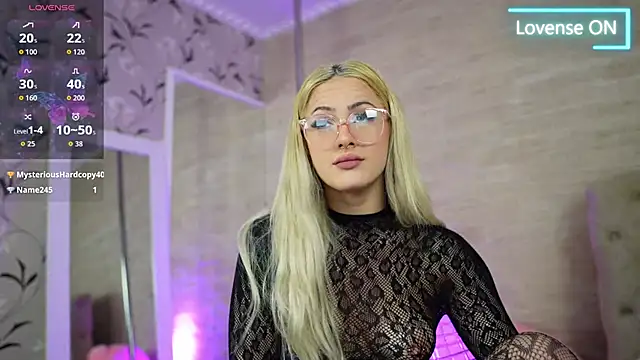 Snapshot of LucyLextonX chatting on October 3, 4:39 am LucyLextonX online show from October 3, 4:39 am