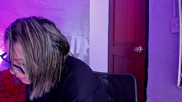 Snapshot of Agatha_Pleasure chatting on September 17, 12:03 pm Agatha Pleasure online show from September 17, 12:03 pm