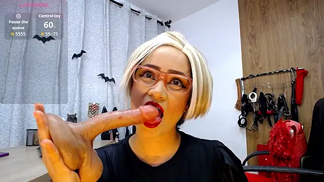 Snapshot of KristhalRasmussel chatting on October 28, 10:03 pm KristhalRasmussel online show from October 28, 10:03 pm