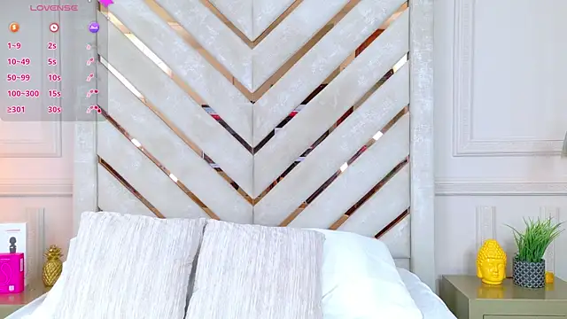 Agatha-Adams online show from October 18, 2:31 pm