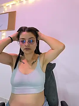 Coralinne   online show from May 19, 1:56 am