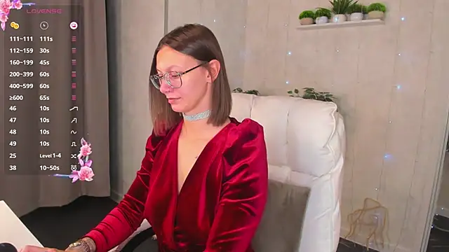 Elina Gravess online show from October 3, 1:00 am