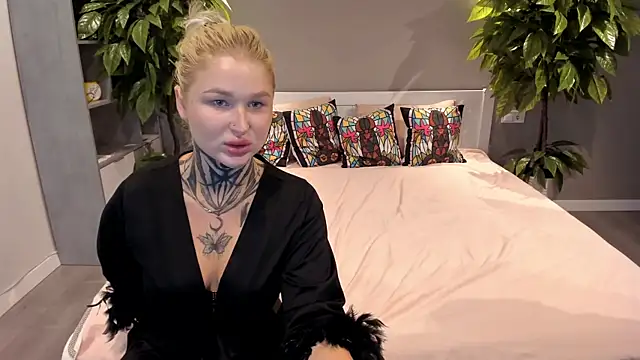 IvyLaurent online show from September 29, 6:40 am